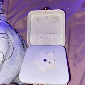 It’s a custom jewelry box with the name brooklyn it’s onley 1 year old